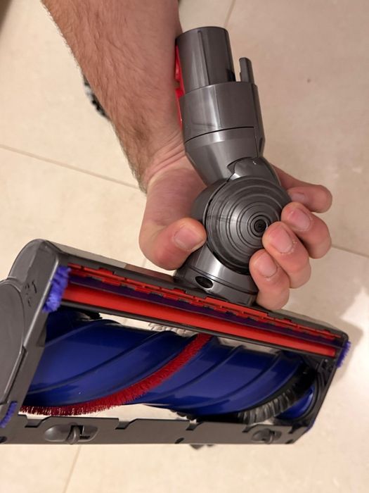 Aspirator Dyson V8