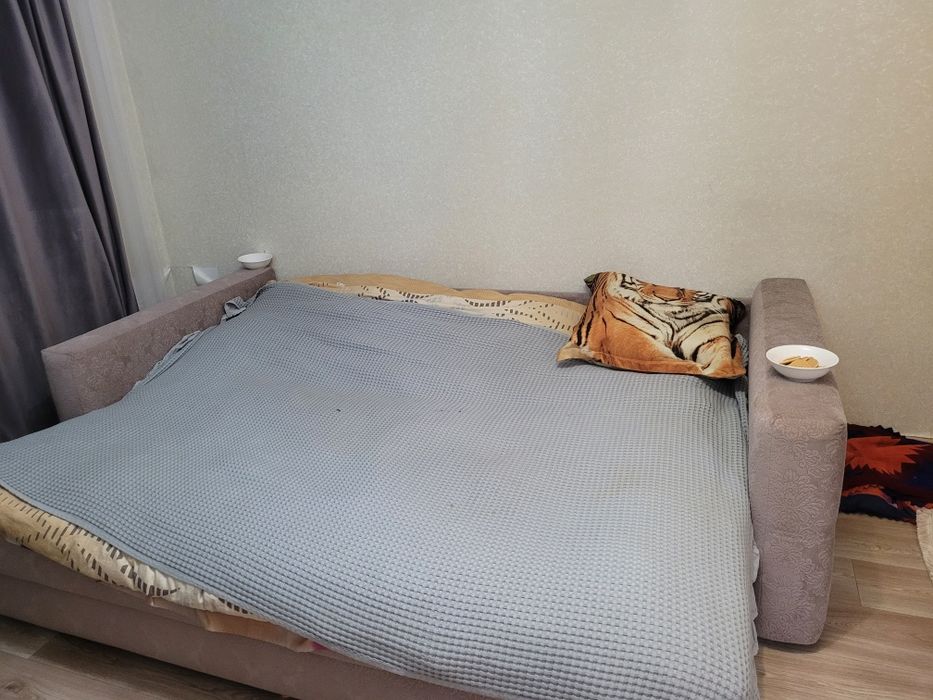 Продам диван с подушками