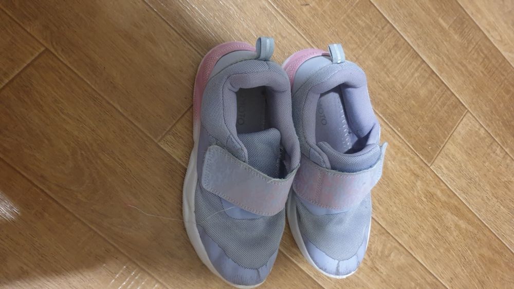 Кроссовки девочковые 2 пары и кеды