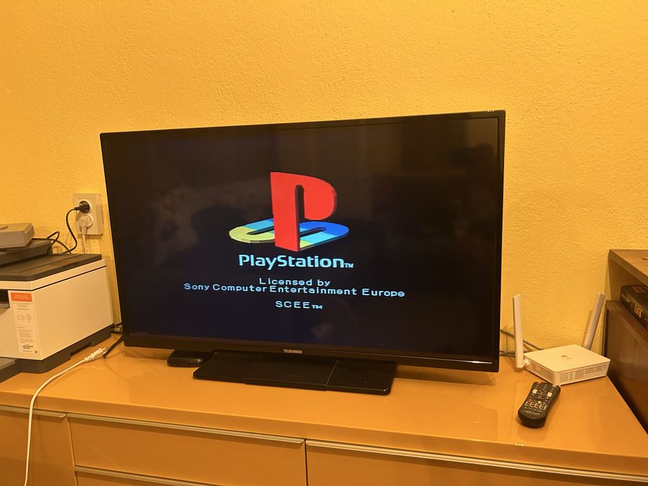 Комплект PlayStation 1 (PS1) + 3 Оригинални Джойстика + 9 Игри