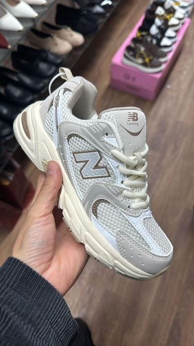 Продам New Balance размер 37 маломерят, поэтому на 36 размер,цена 9000