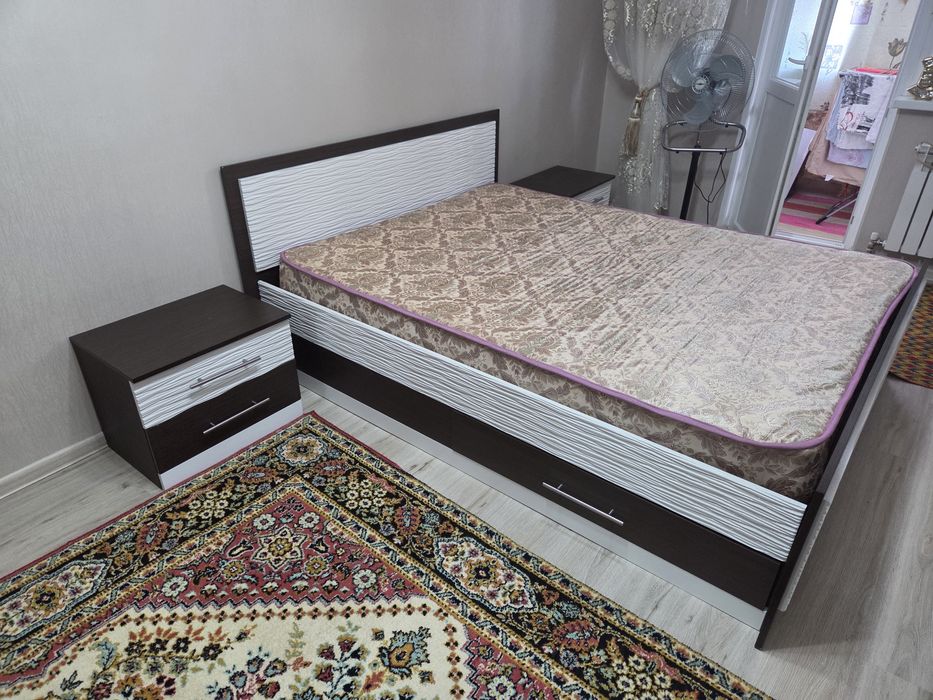 Кровать с тумбочками и комод