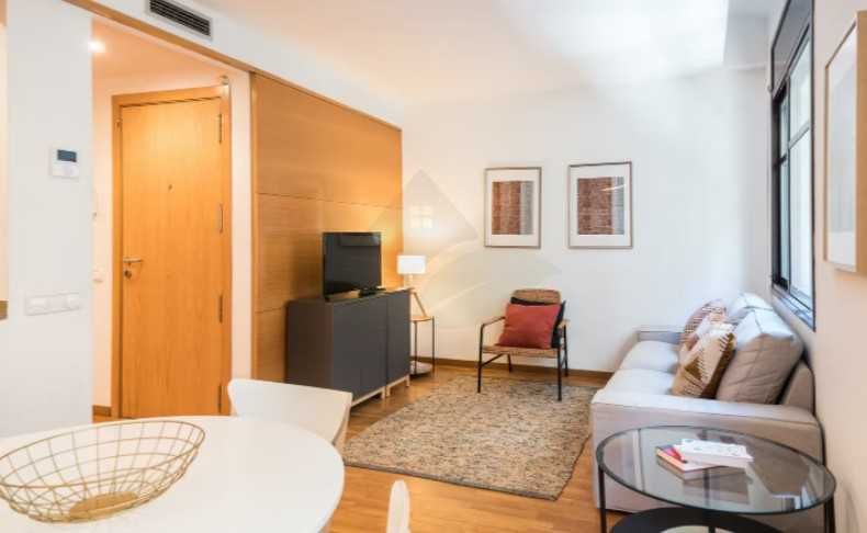 Дава се под наем Тристаен апартамент в Пловдив, Център - 76 кв.м за 229.5 € - Снимка #3