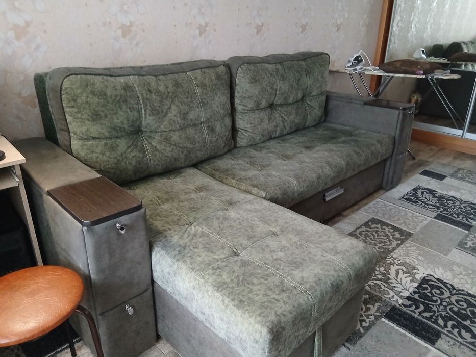 Диван выдвижной.