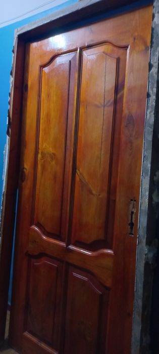 Дверь входная, деревянная