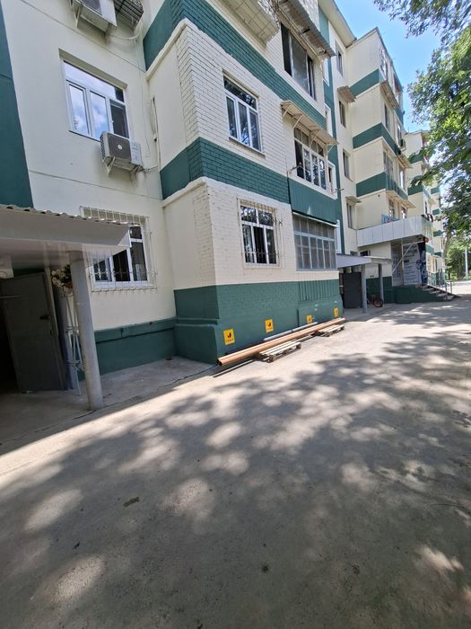 Продам  3х квартира под офис Панельный