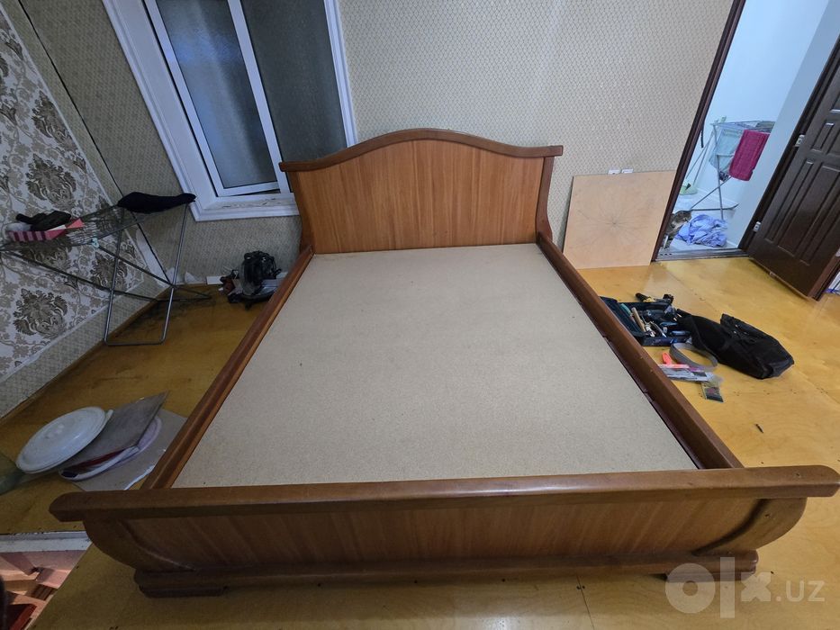 Большая кровать.