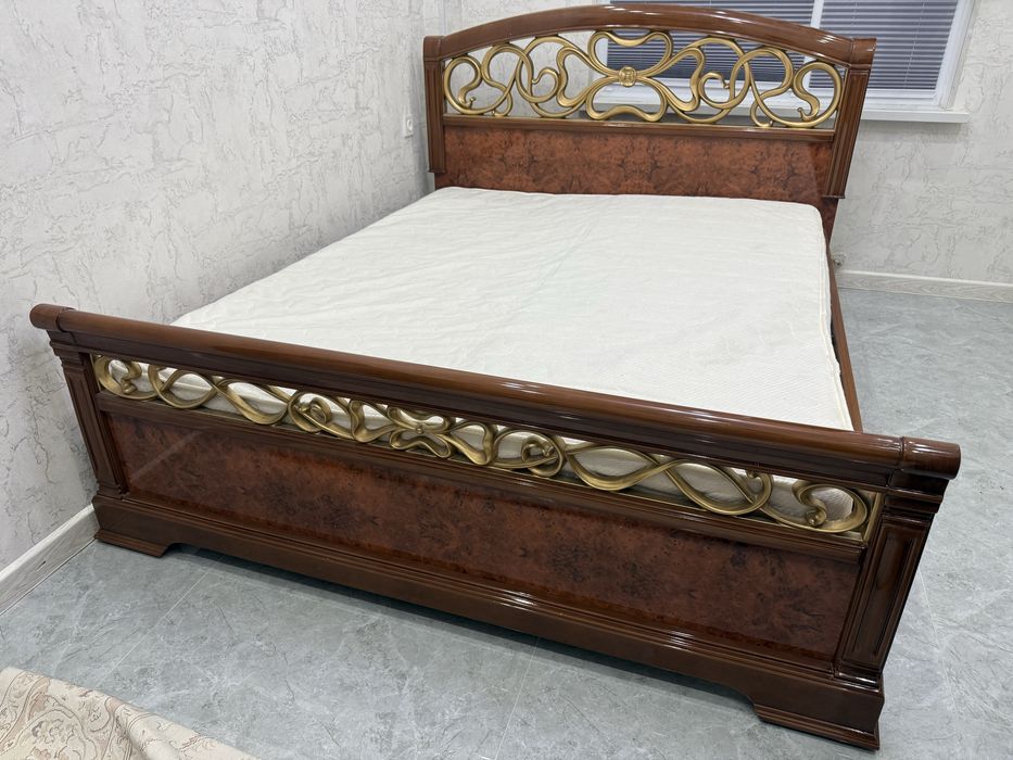 кровать двуспальная
