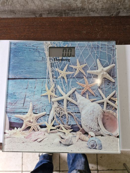 Весы электронные, напольные !!