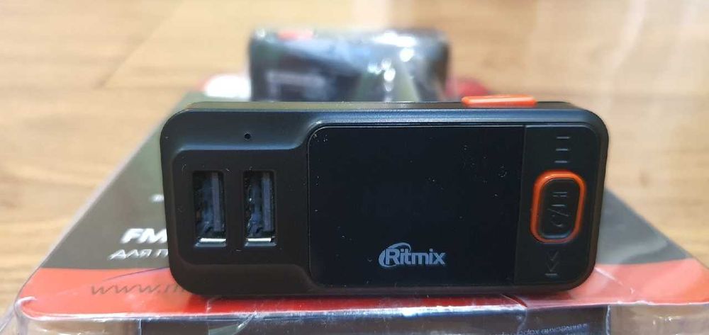 FM модулятор Ritmix Bluetooth + зарядное устройство ( 2,1 А)