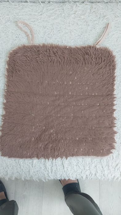 На стулья сиделка