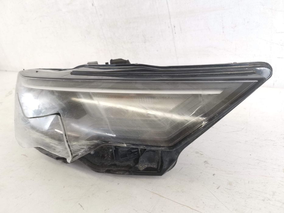 Десен фар / Far Dreapta Full Led Audi A6 C8 Оригинален Повреден