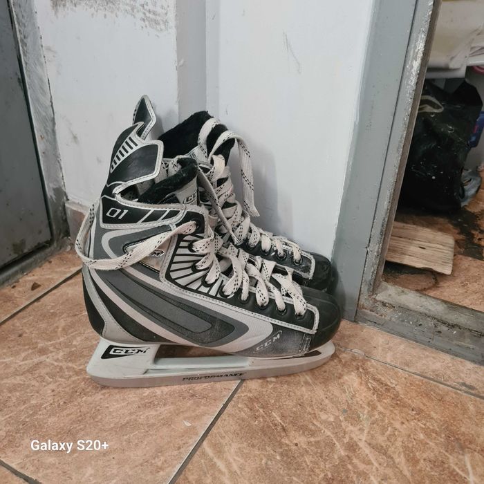 Коньки хоккейные