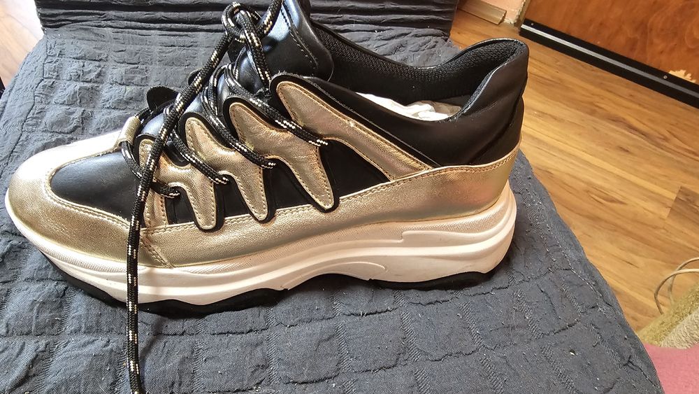 Дамски обувки естествена  кожа  LA Piovra 41 черно и златно