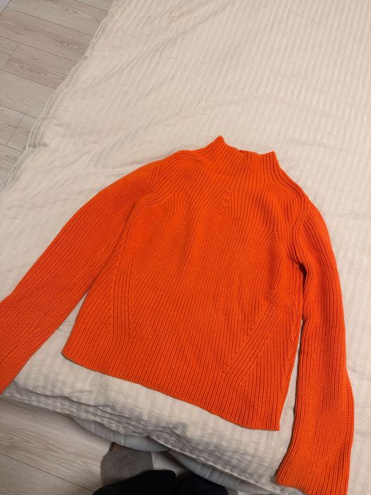 Оранжев пуловер марка Maje