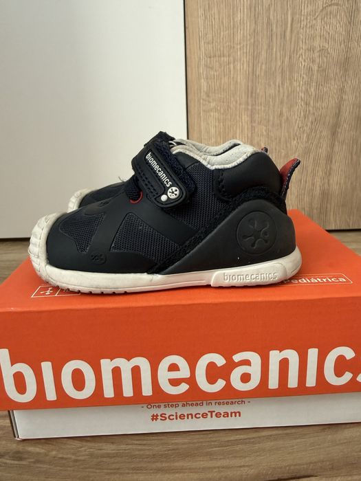 Обувки за прохождане biomecanics