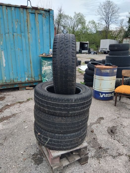 Бусови гуми 215 65 16 С Ц Ханкук Hankook.
Налични са 4 броя - нов внос. Не са нови! Посочената цена е за един брой гума. Без коментар на цената. 43 го
