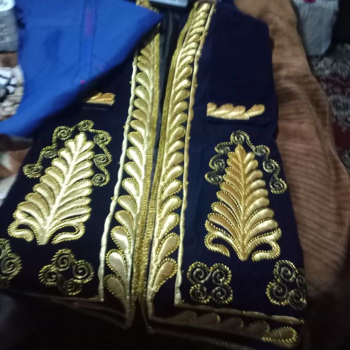 Чапан новый с золотой вышивкой.