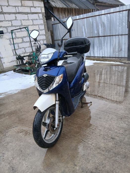 Vând honda sh 150 i pe injecție  defecta pompa  de benzina