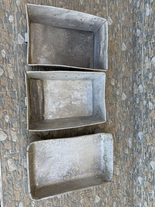 Vând 4 lazi din aluminiu pentru carne,preparate,etc