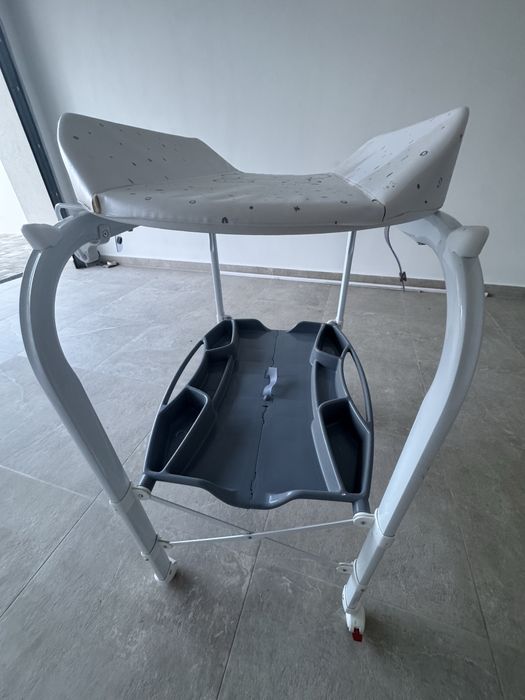 Vand balansoar electric și masa de infasat