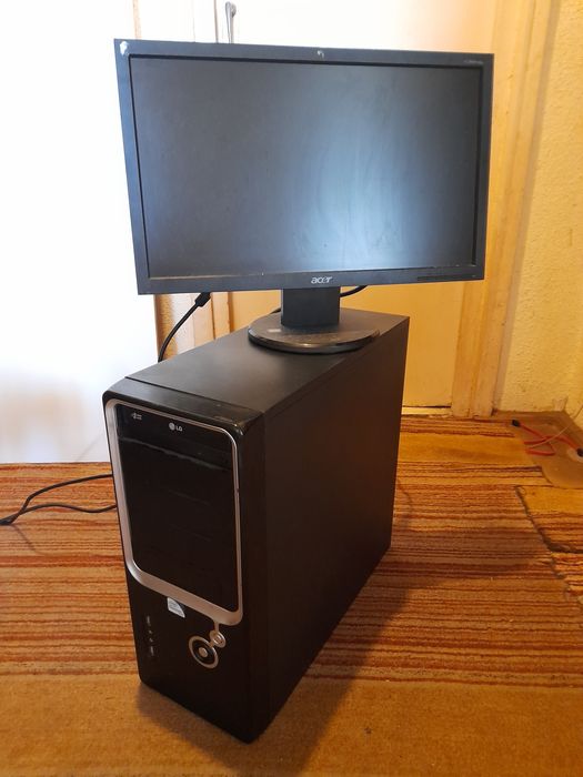 Calculator unitate centrala monitor tastatura mouse