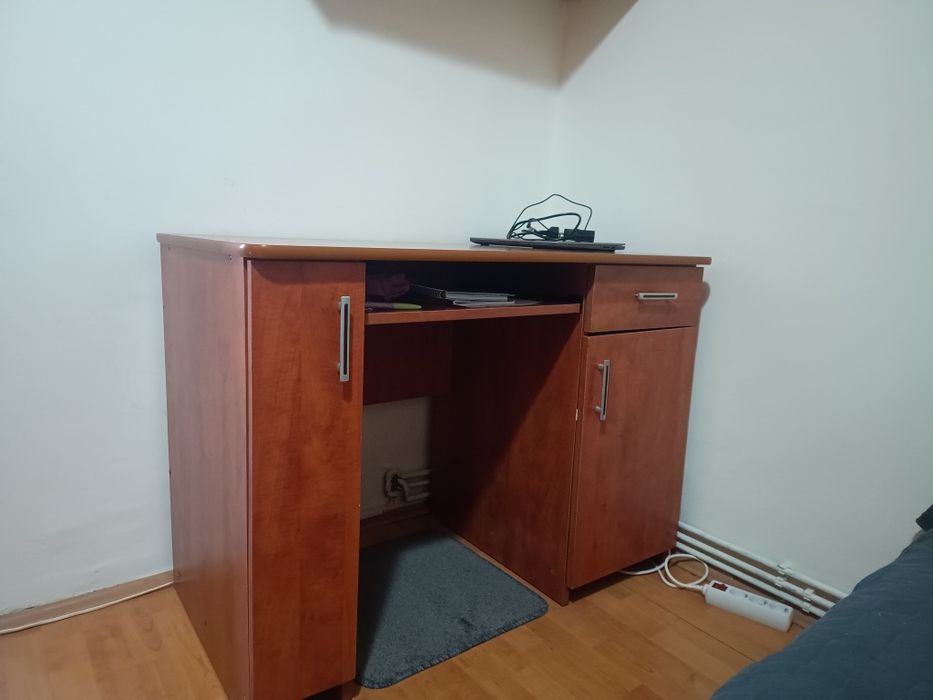 Masa  birou , cu sertare și raft
