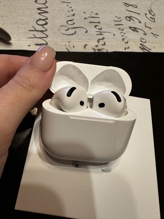 Aplle Air Pods 4