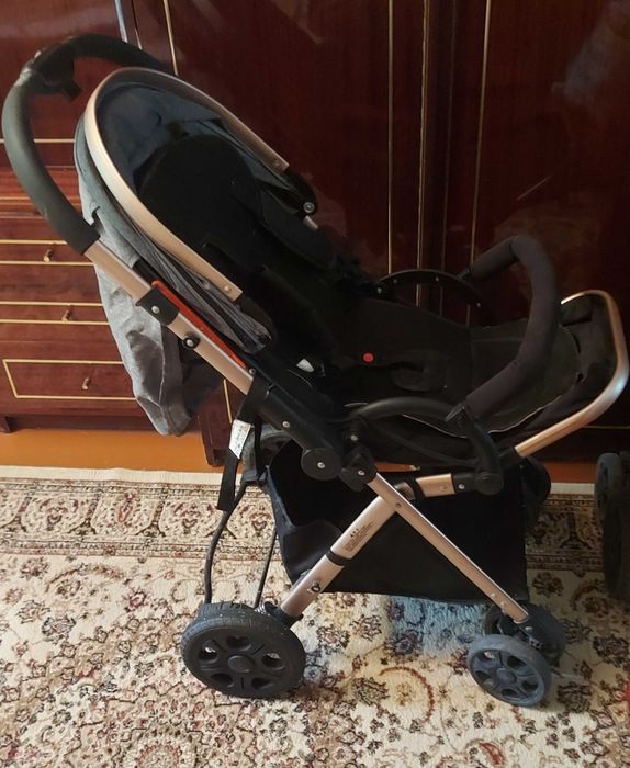 Продаются две детские коляски всесезонка.