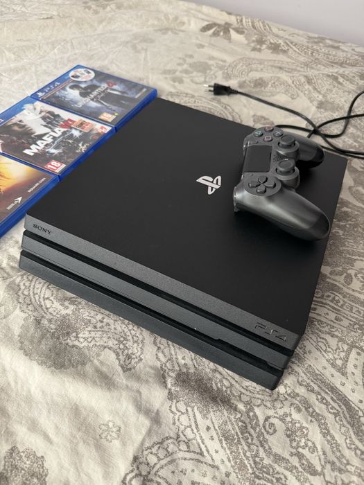 Ps4 Pro 1TB + 3 игри