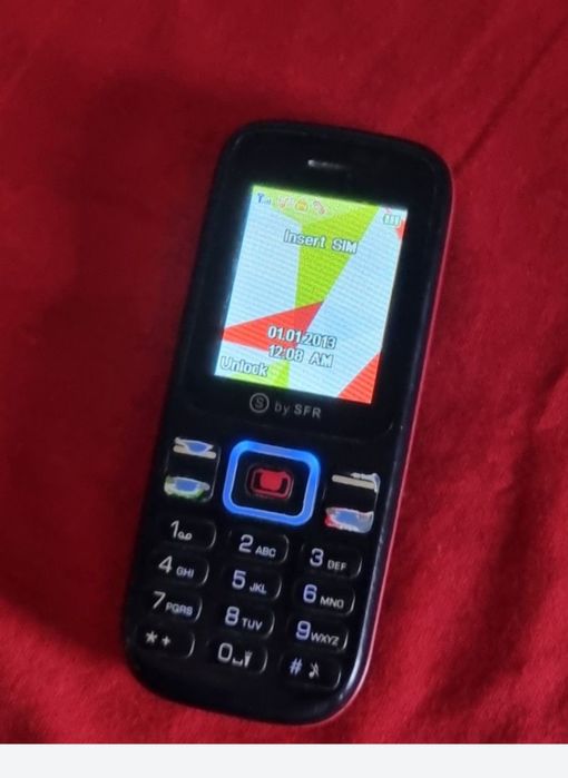 Telefon cu butoane cu încărcător