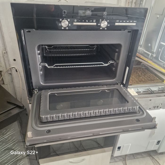 Компактна фурна комбнирана с микровълнова 2в1 за вграждане SIEMENS