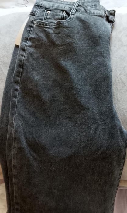 Продам Джинсы новые.