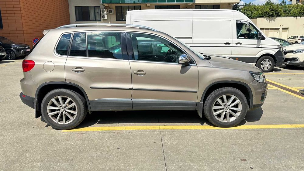 VOLKSWAGEN Tiguan 2011