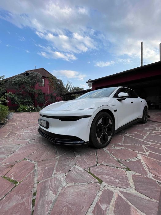 автомобиль zeekr 007