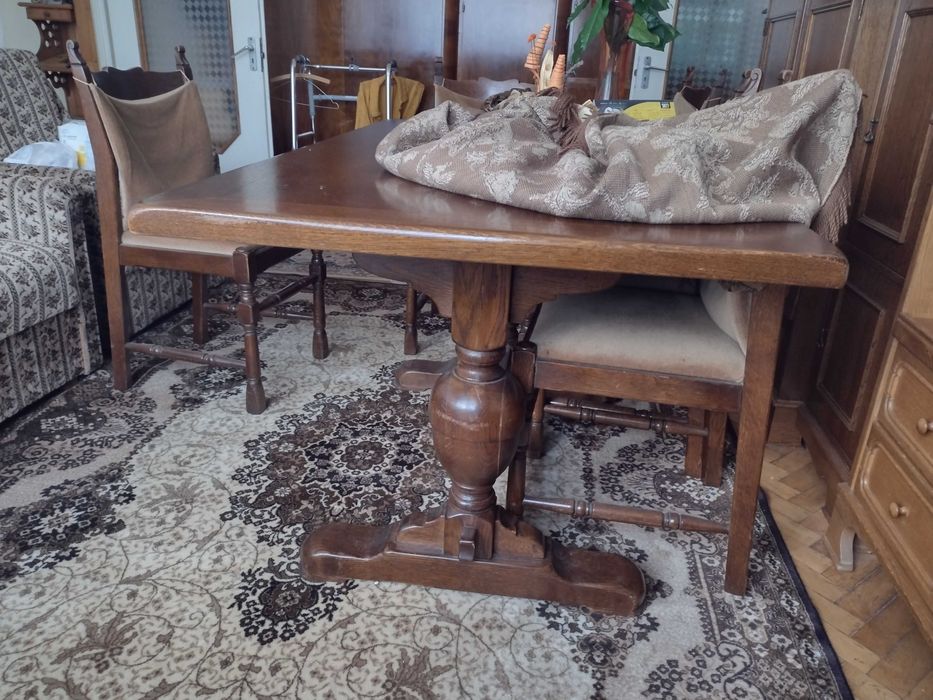 Masa extensibila din lemn masiv cu 6 scaune