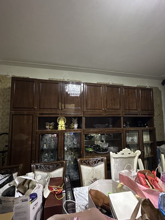 Продается стенка с хорошего дерева