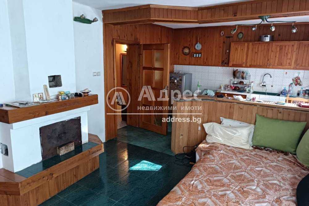 Ексклузивно от "Адрес"! Продава се къща в центъра на град Разград!