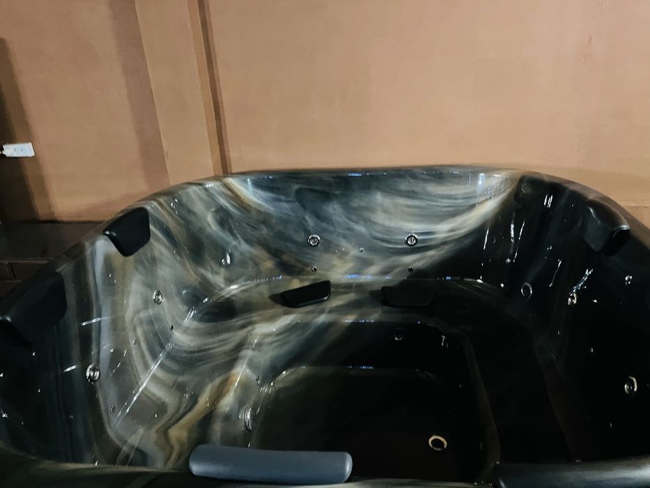 Ciubar jacuzii patrat