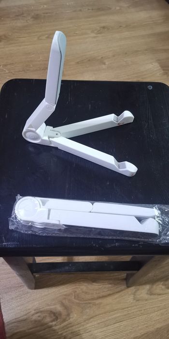 Подставка под планшет, телефон.