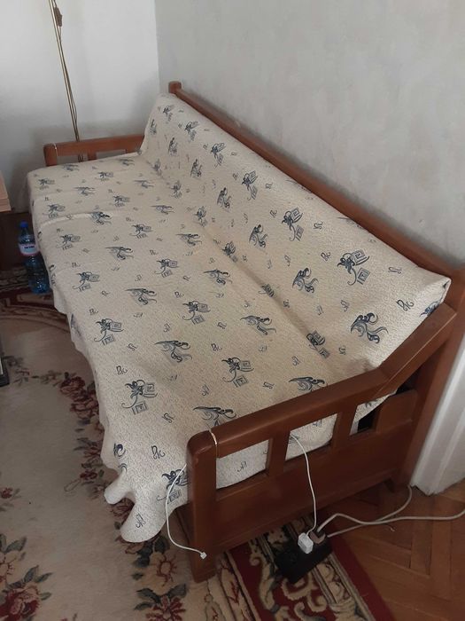 Два дивана от дърво