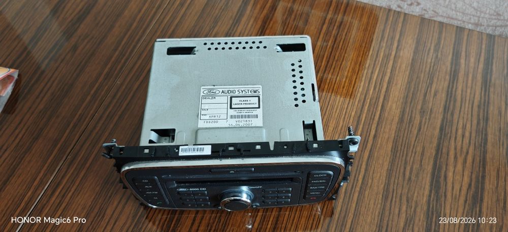 Оригинално радио Ford Focus 6000 CD + код – отлично състояние