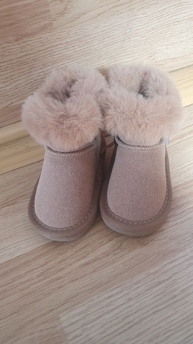 Чисто нови бебешки ботушки