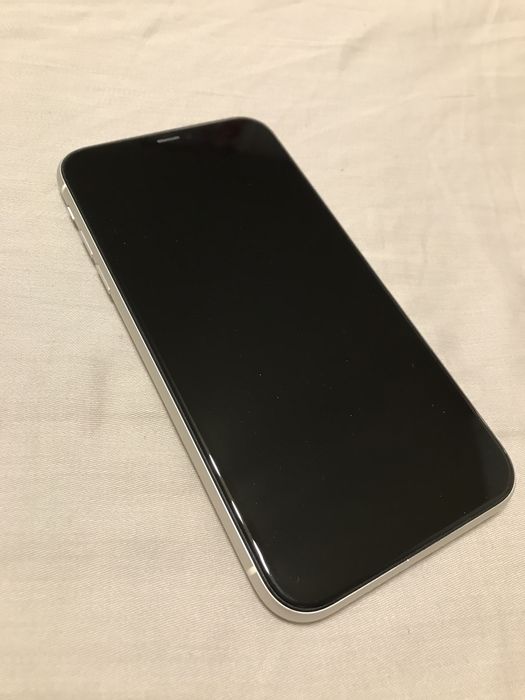 iPhone 11 бял 128GB отлично състояние