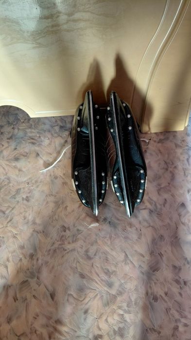 Коньки хокейнные.