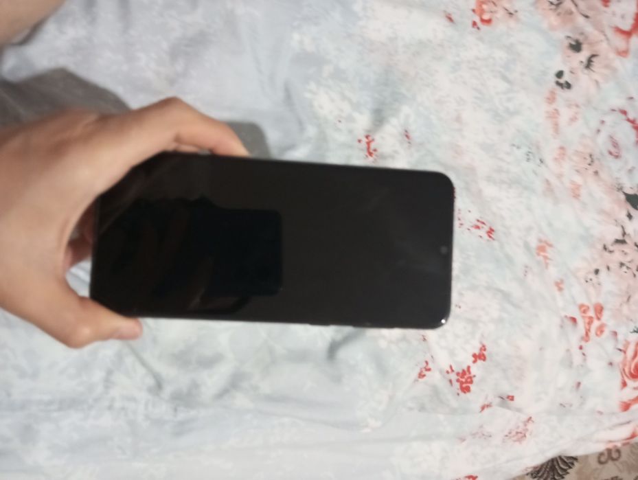 Galaxy. A 032 modeldagi telefon sotiladi holati yaxshi 550 ming somga.