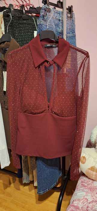 Блузи с камъни..