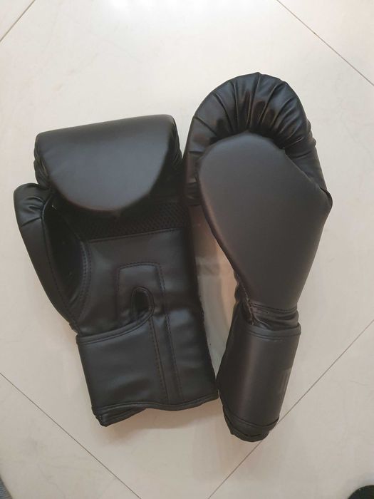 Боксови ръкавици 12  и 14 oz