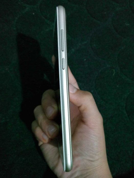 Huwawi telefoni sotiladi tezda 250 ming  juda arzon narxda