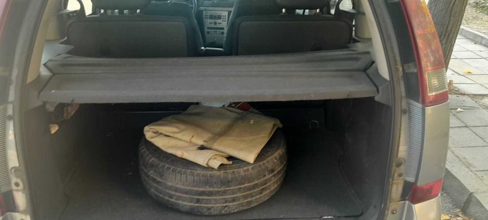 Продавам Опел марива